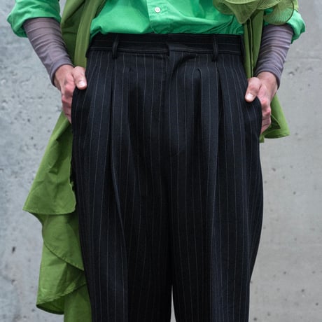 MIX TUCK DESIGN WIDE STRIPE SLACKS【BLACK】