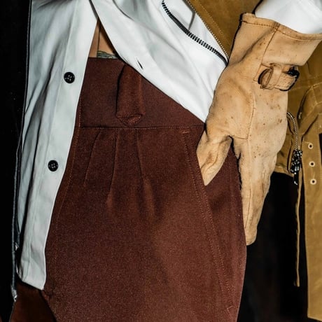 PINTUCK MEGA FLARE SLACKS 【BROWN】