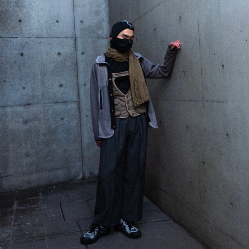 MIX TUCK DESIGN WIDE STRIPE SLACKS【GRAY】 | SHIK