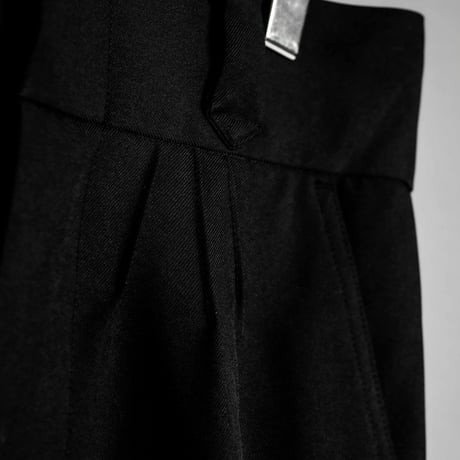 PINTUCK MEGA FLARE SLACKS 【BLACK】