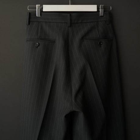 MIX TUCK DESIGN WIDE STRIPE SLACKS【GRAY】