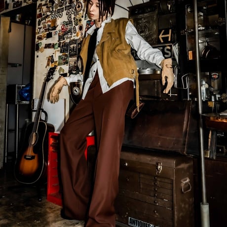 PINTUCK MEGA FLARE SLACKS 【BROWN】