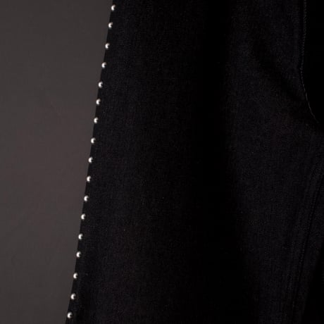 STUDDED DENIM PANTS【BLACK】
