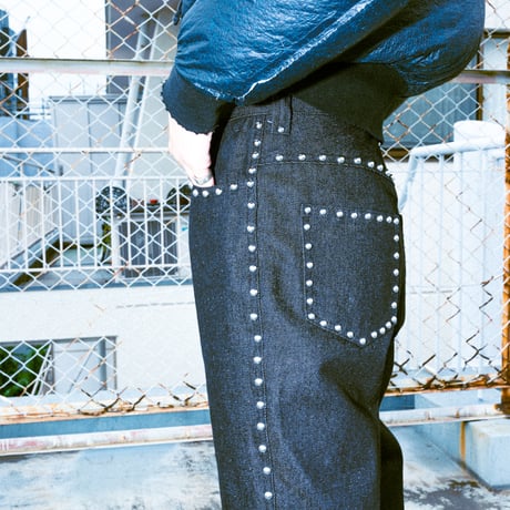 STUDDED DENIM PANTS【BLACK】