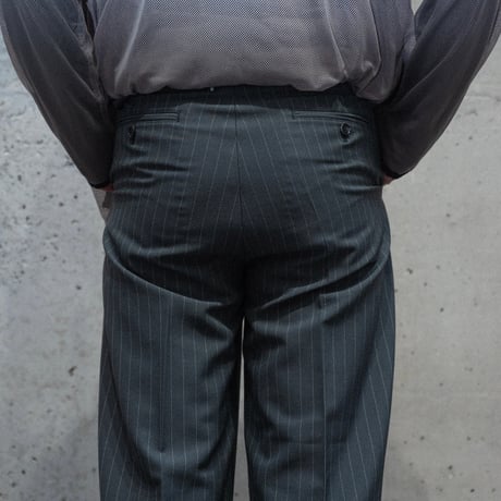 MIX TUCK DESIGN WIDE STRIPE SLACKS【GRAY】