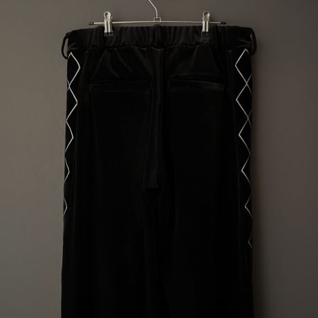 EMBROIDERY VELOUR WIDE PANTS【BLACK】