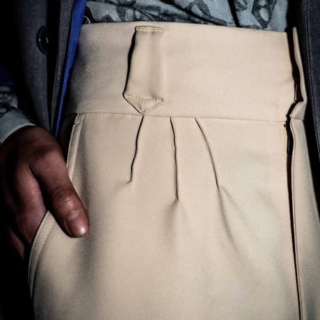 PINTUCK MEGA FLARE SLACKS 【BEIGE】
