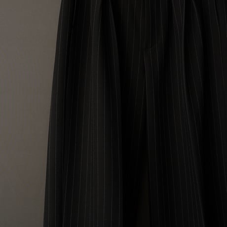 MIX TUCK DESIGN WIDE STRIPE SLACKS【BLACK】