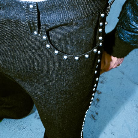 STUDDED DENIM PANTS【BLACK】