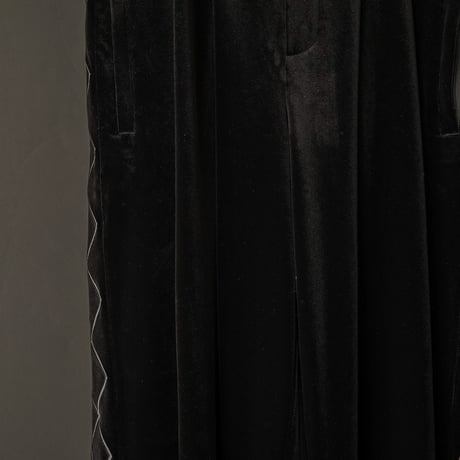 EMBROIDERY VELOUR WIDE PANTS【BLACK】