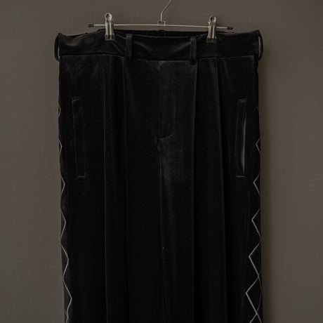 EMBROIDERY VELOUR WIDE PANTS【BLACK】