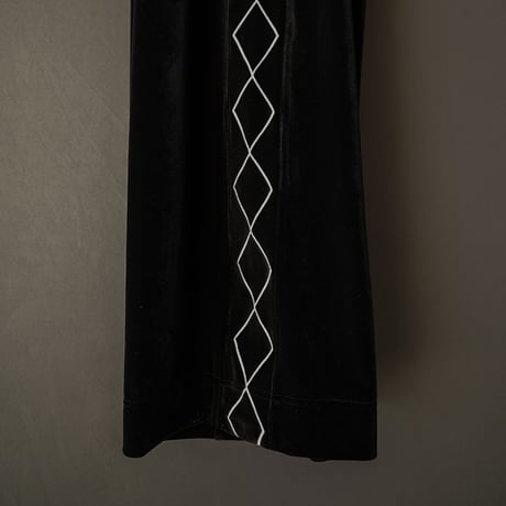 EMBROIDERY VELOUR WIDE PANTS【BLACK】