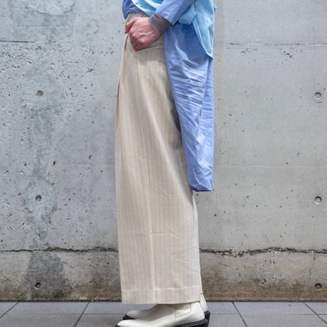 MIX TUCK DESIGN WIDE STRIPE SLACKS【OFF WHITE】