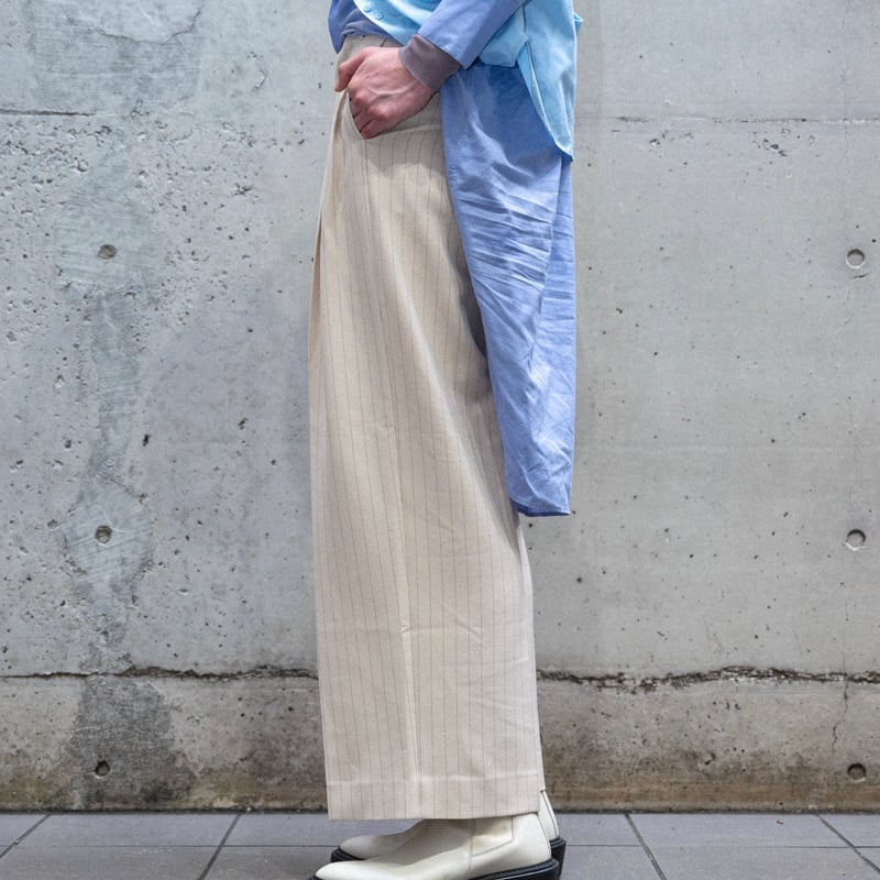MIX TUCK DESIGN WIDE STRIPE SLACKS【OFF WHITE】 |