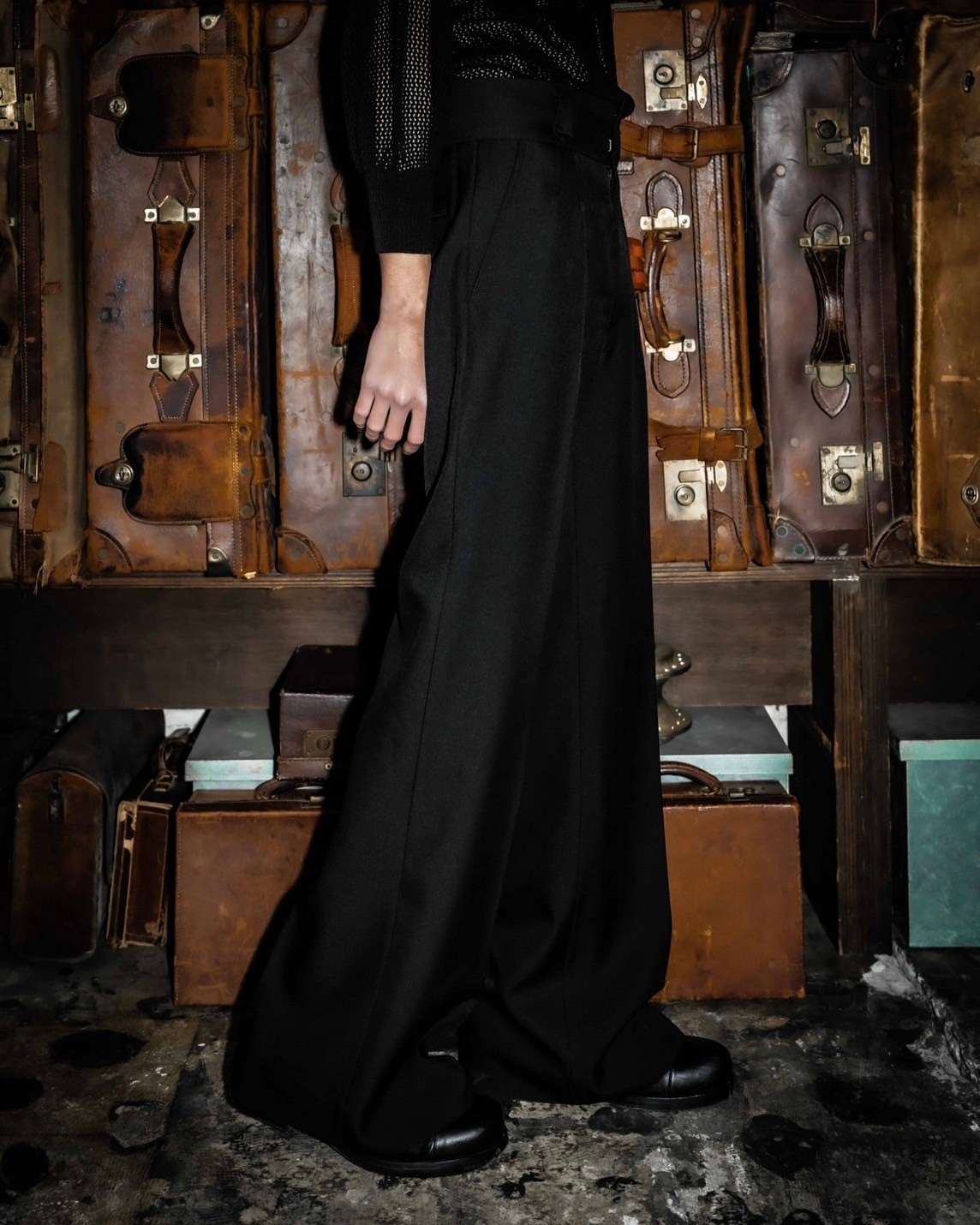 初期 SHIKITARI MEGA FLARE SLACKS 【BLACK】M SHIKITARI MEGA FLARE SLACKS 【BLACK】M