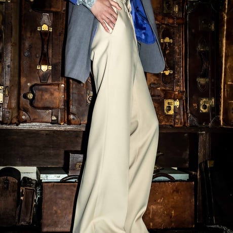 PINTUCK MEGA FLARE SLACKS 【BEIGE】
