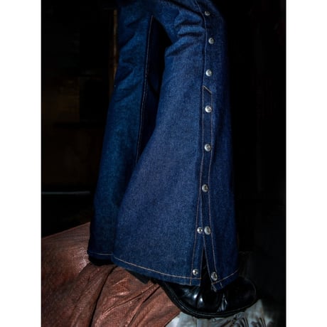 Side snap bell-bottom denim【Indigo】