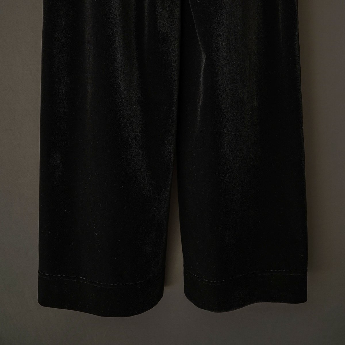 EMBROIDERY VELOUR WIDE PANTS【BLACK】 | SHIKITARI