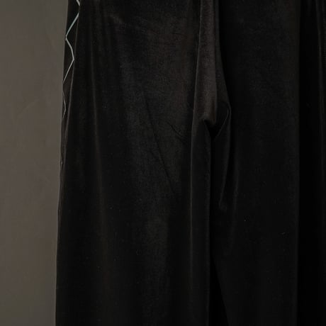 EMBROIDERY VELOUR WIDE PANTS【BLACK】