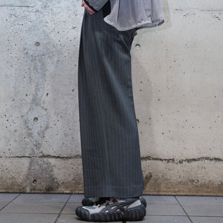 MIX TUCK DESIGN WIDE STRIPE SLACKS【GRAY】