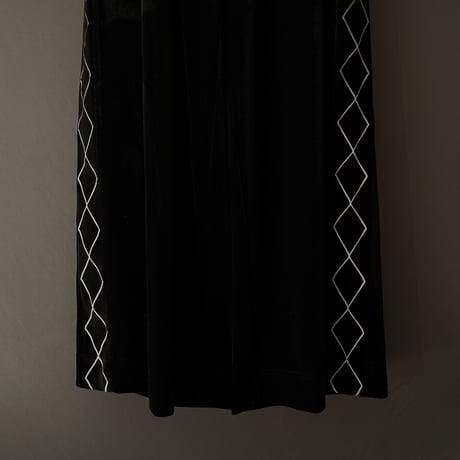 EMBROIDERY VELOUR WIDE PANTS【BLACK】