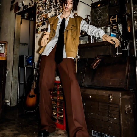 PINTUCK MEGA FLARE SLACKS 【BROWN】