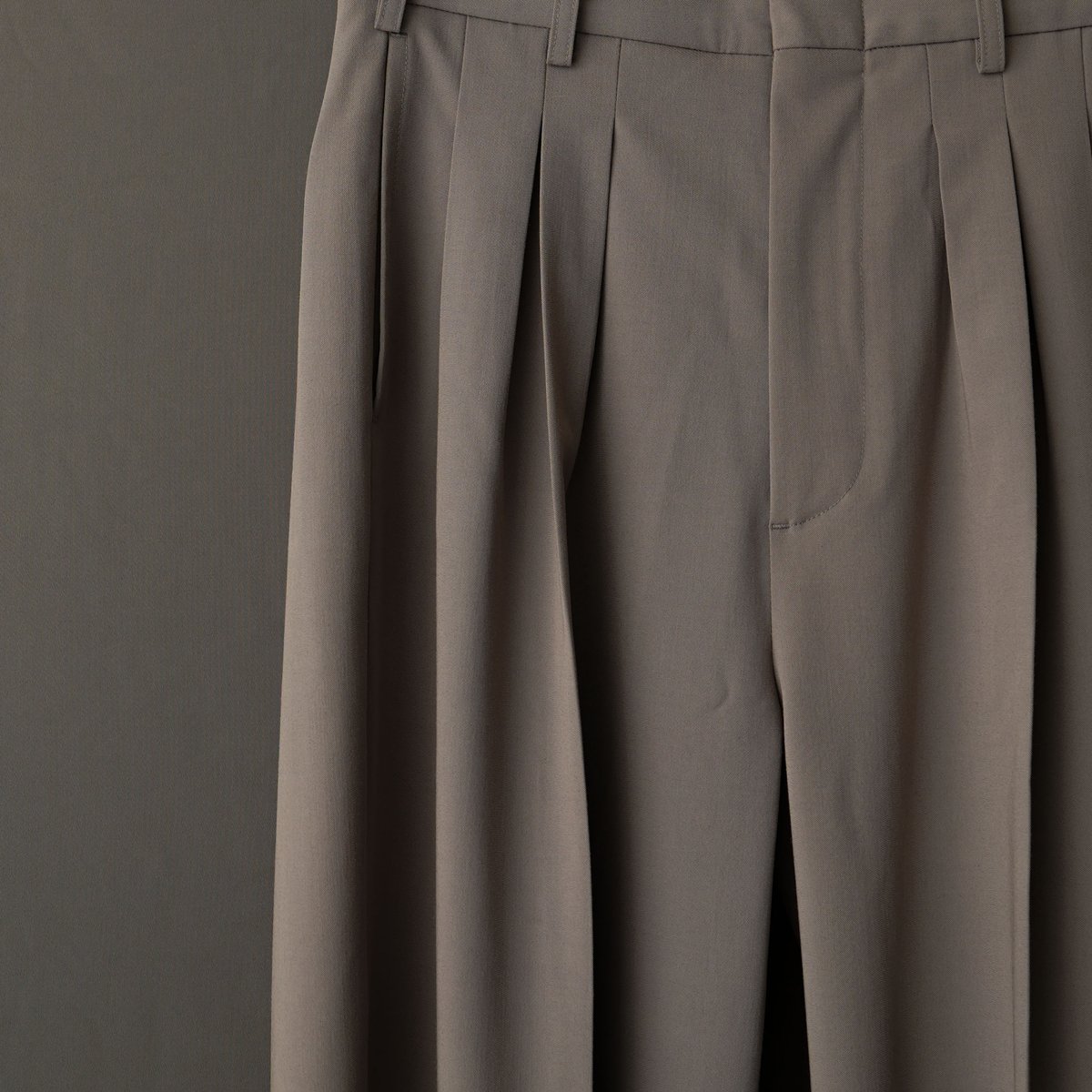 MIX TUCK DESIGN WIDE SLACKS【GRAY】 | SHIKITARI