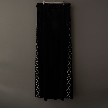EMBROIDERY VELOUR WIDE PANTS【BLACK】
