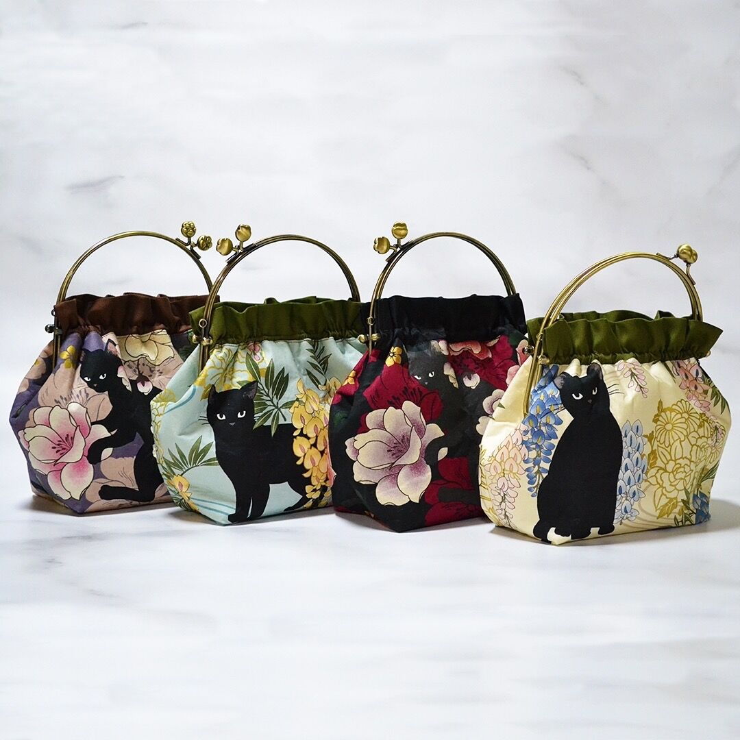 ベンリー口金巾着 パープルグレー 黒猫と牡丹 | 桜工房-sakurabo-