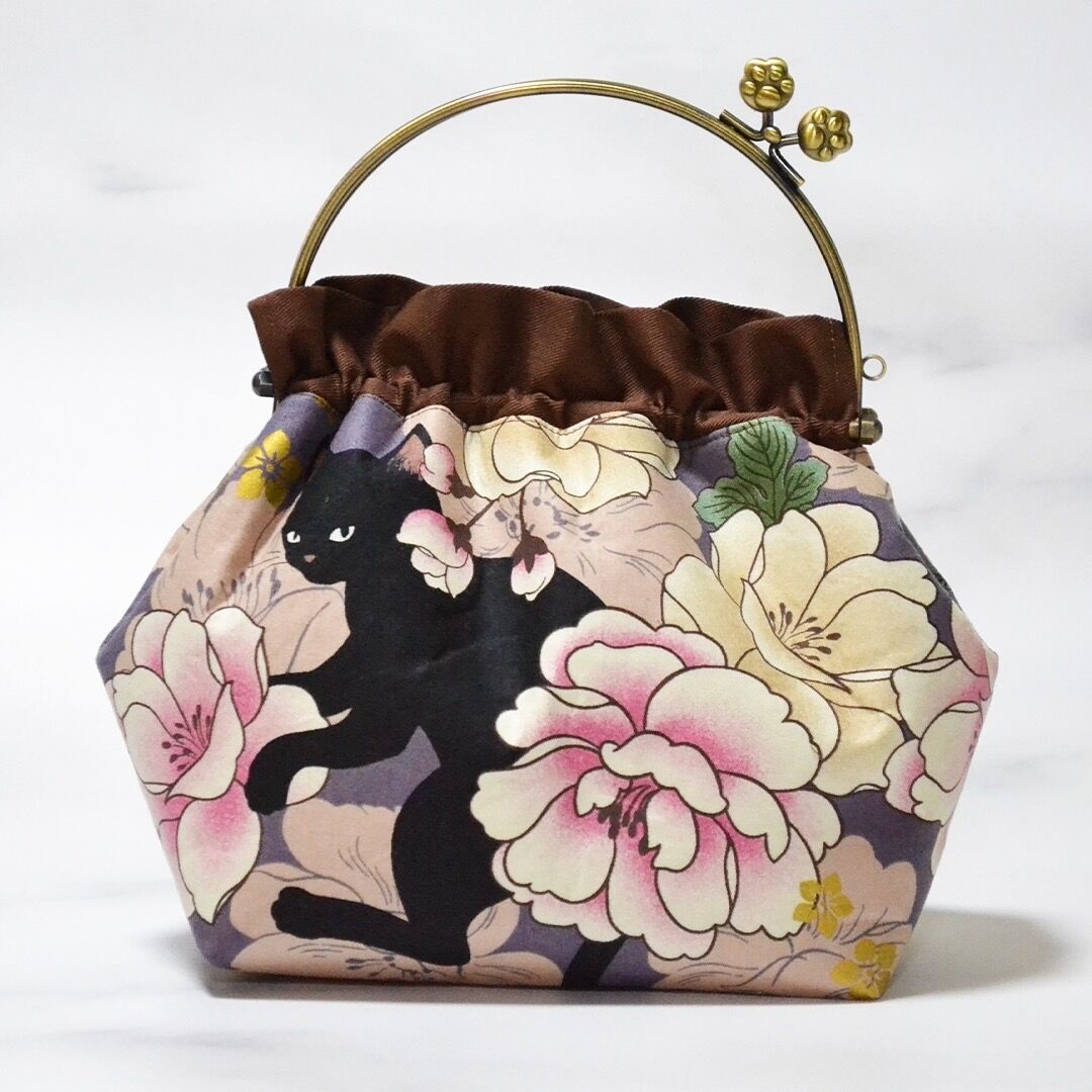 ベンリー口金巾着 パープルグレー 黒猫と牡丹 | 桜工房-sakurabo-