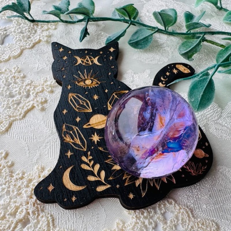 天然石タイガーアイ　スフィア　ねこ！猫耳？　6センチ　木製台座付き 天然石タイガーアイ スフィア ねこ！猫耳？ 6センチ 木製台座付き