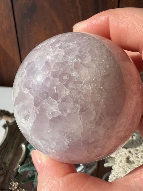 【健康・長寿・子宝】クリア瑪瑙スフィア全身透明⭐️アメジスト・タイチン共生⭐️N13 ピンクアメジスト+桜瑪瑙共生 スフィア 天然石 | BLUE MOON STONE