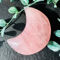 【ローズクォーツの三日月】🌙💗やさしい愛に包まれる月のお守り