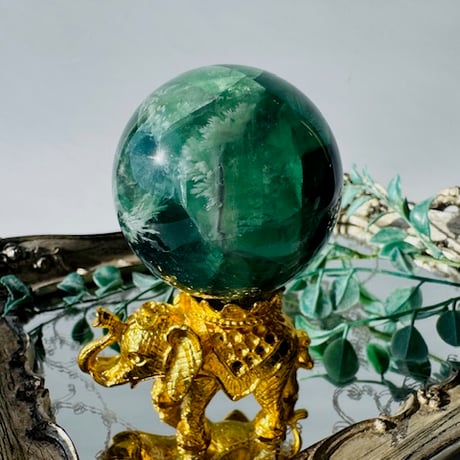 【エンジェルフェザーフローライトのスフィア】🪽💚心をやさしく包み込み、成長へ導く守護石