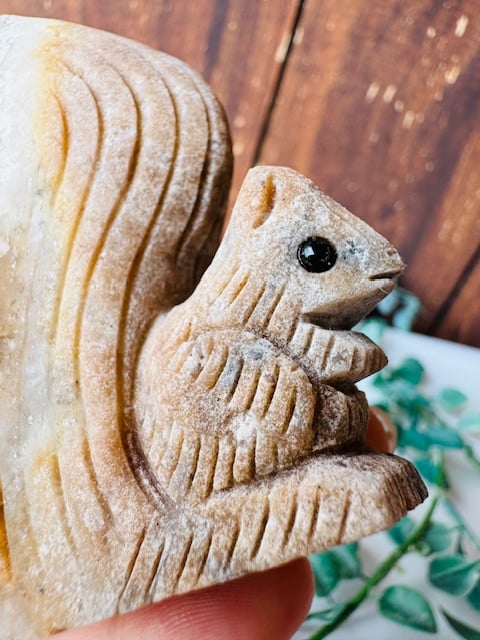 リス　天然クリスタル生石　クラスター　彫物 リス 天然クリスタル生石 クラスター 彫物