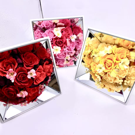 黄色い薔薇 お洒落な4面カレイドミラーアレンジ　イエロー　プリザーブドフラワー  米寿　傘寿　黄色い花