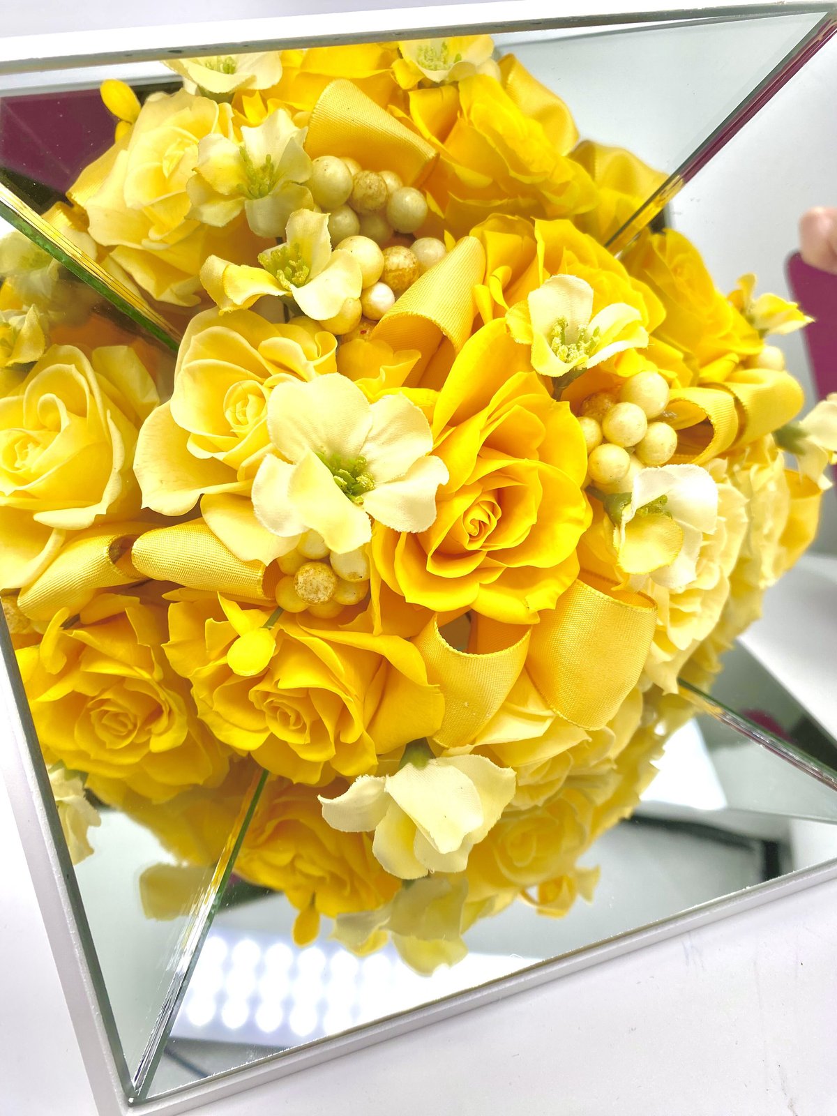 ピンクの薔薇 お洒落な4面カレイドミラーアレンジ プリザーブド