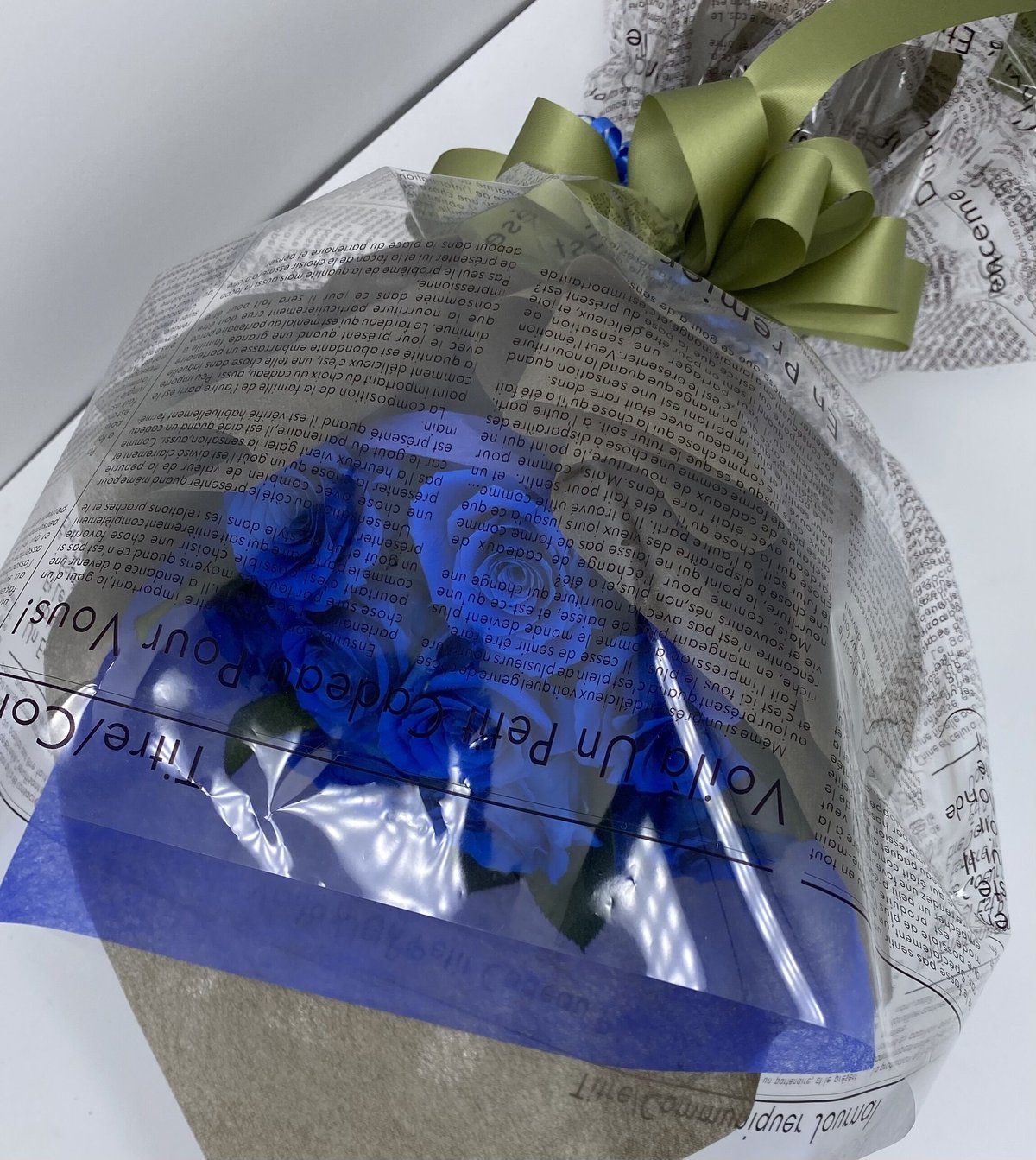 12本の青いプリザーブドフラワー ボックスフラワー ローズ12本 ブルー（プリザーブドフラワー）｜第一