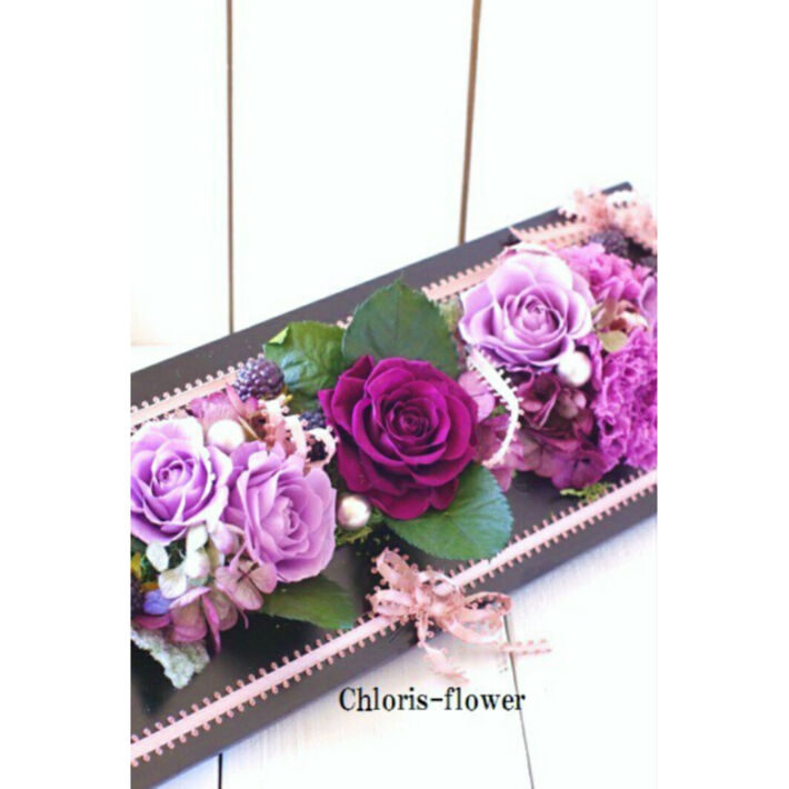 紫の薔薇とカーネーション プリザーブドフラワー お洒落たフレーム立て