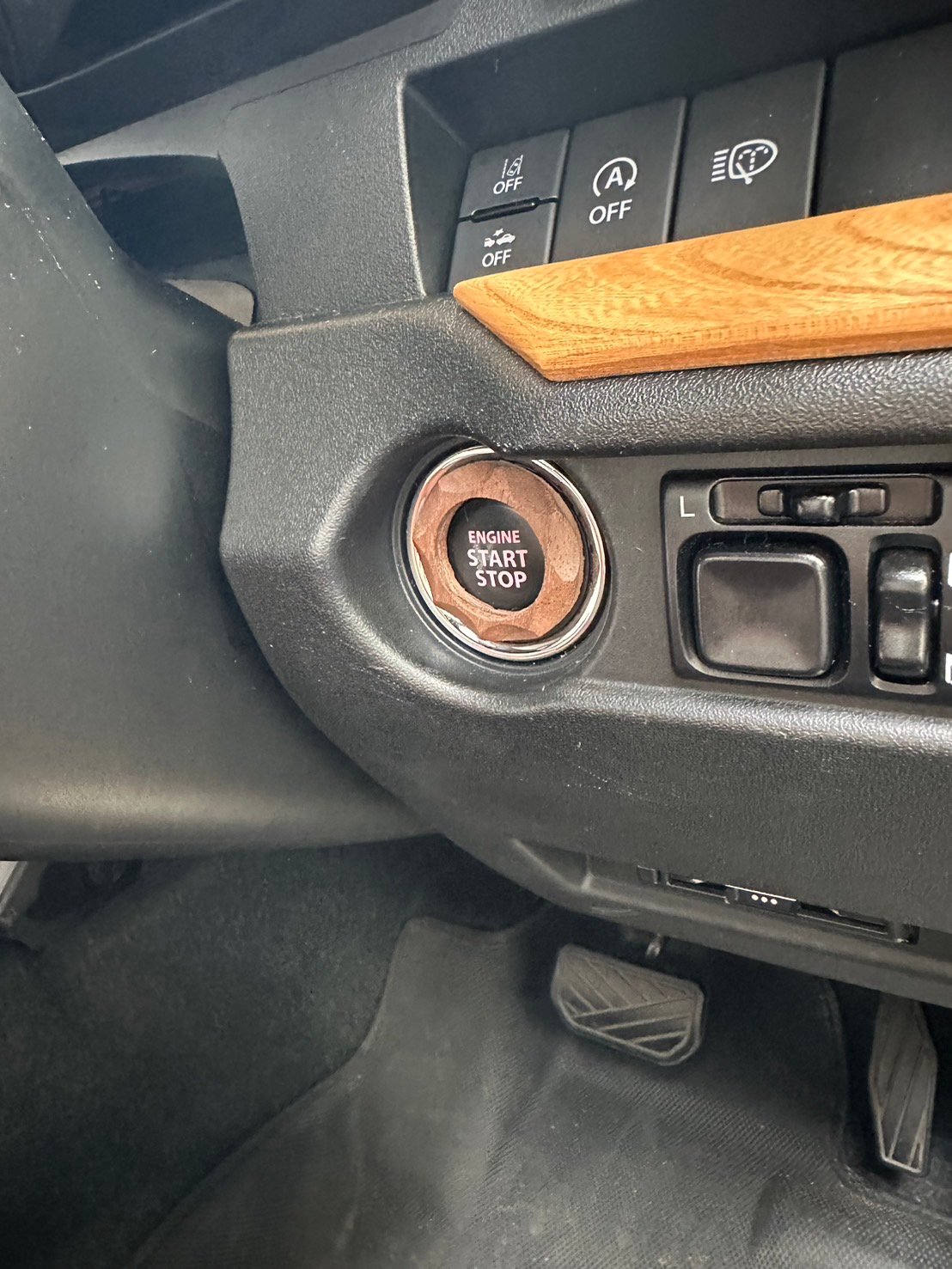 大治郎様用JB64ウォルナット製エアコンとスタートボタンリング、給油口オープナー fit=scale-down,w=1200