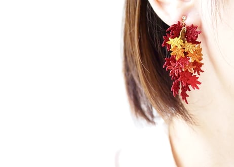 紅葉（モミジ）の耳飾り