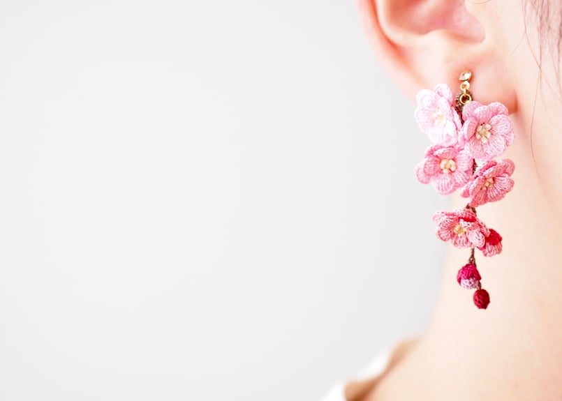 アンデルヨン　花刺繍ピアス 梅の花の耳飾り | アンデルヨン