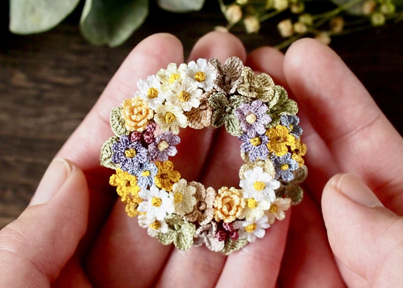 野菊のリースブローチ | アンデルヨン