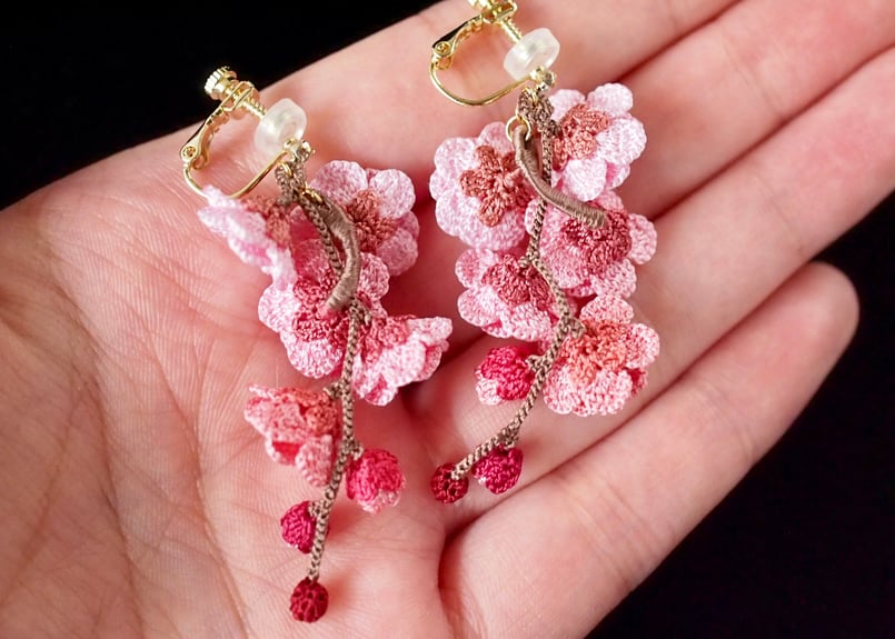 アンデルヨン　花刺繍ピアス 梅の花の耳飾り | アンデルヨン