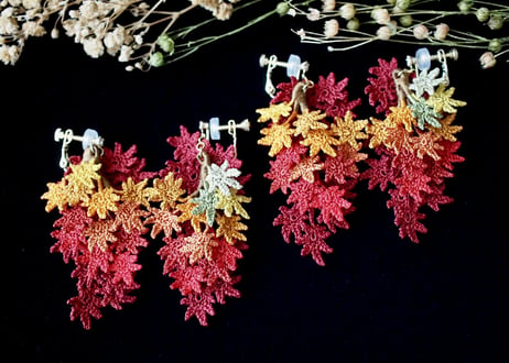 紅葉（モミジ）の耳飾り