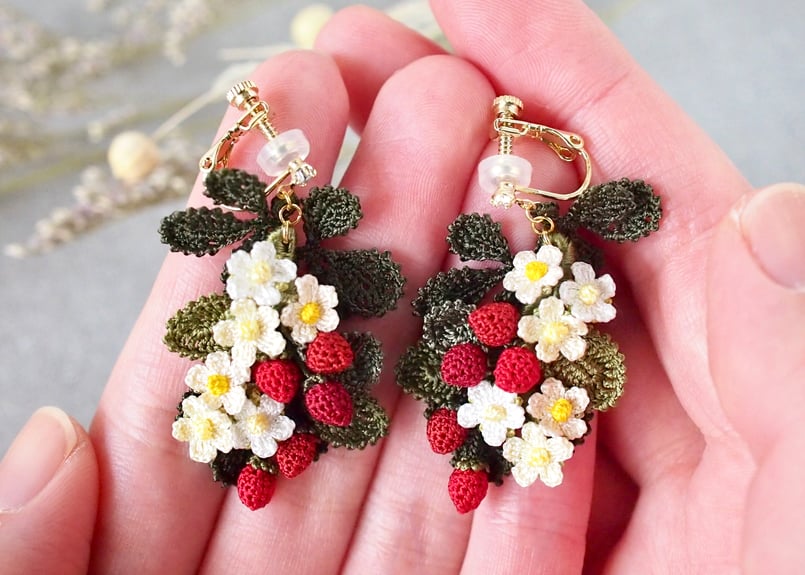 専用です。アンデルヨン　花とベリーのピアス 専用です。アンデルヨン 花とベリーのピアス