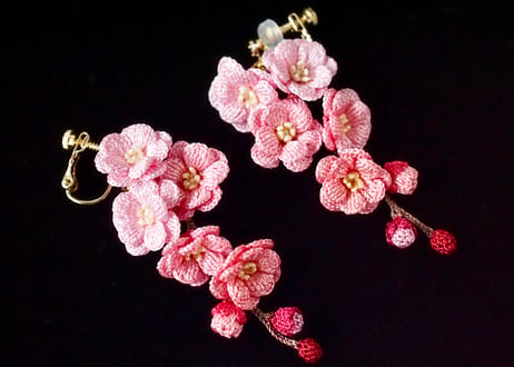 梅の花の耳飾り