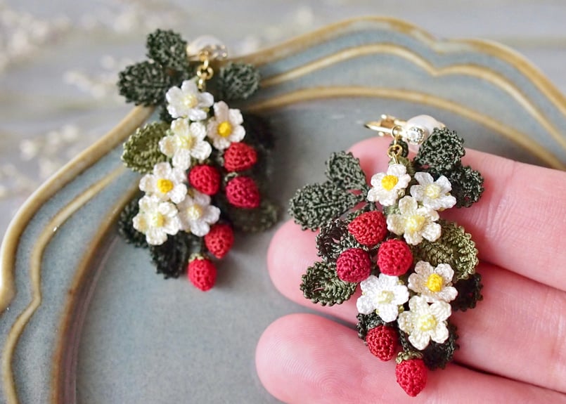 いちごの耳飾り | アンデルヨン