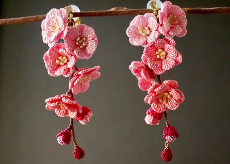 梅の花の耳飾り