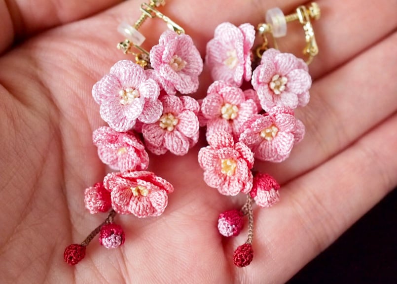 梅の花の耳飾り | アンデルヨン